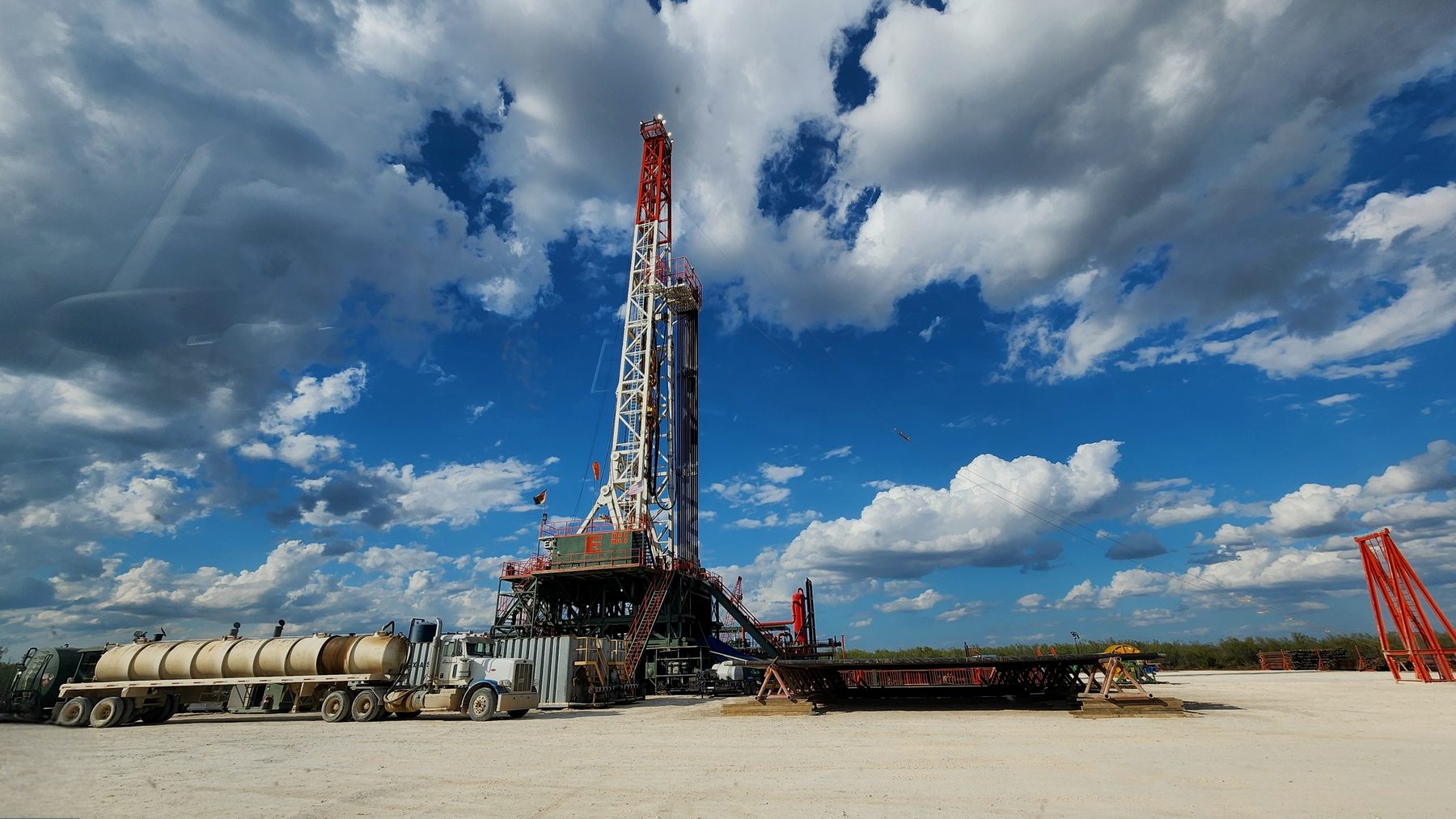 Curve and Lateral in One Run: The Single-Trip Directional Drilling Strategy Slashing NPT in the Permian Basin
